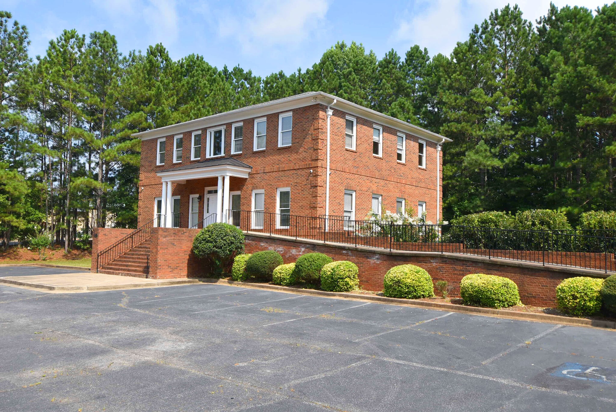 116 Peachtree Ct, Peachtree City, GA for lease Building Photo- Image 1 of 52