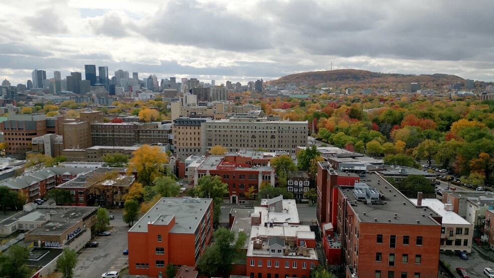 2251 Av Papineau, Montréal, QC à vendre - Vidéo sur l’inscription commerciale - Image 2 de 20