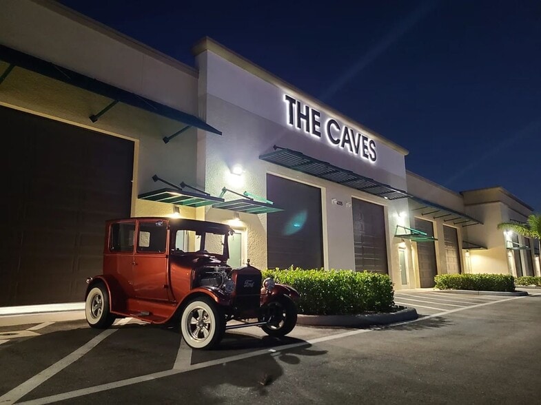 CR 105, Oxford, FL for sale - Building Photo - Image 2 of 6