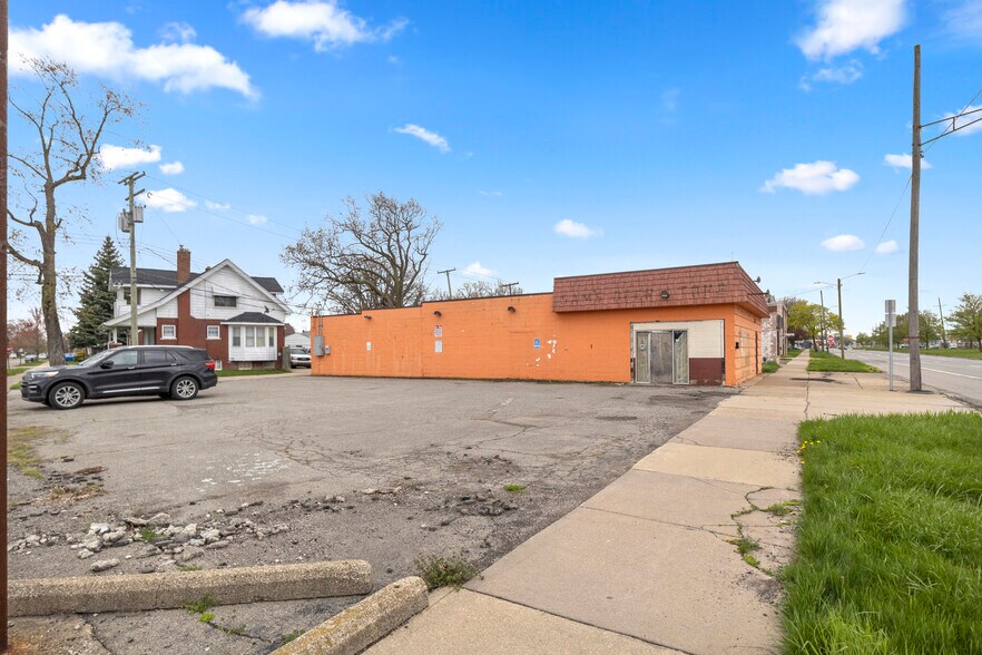 3115 Fort St, Lincoln Park, MI for lease - Building Photo - Image 1 of 26