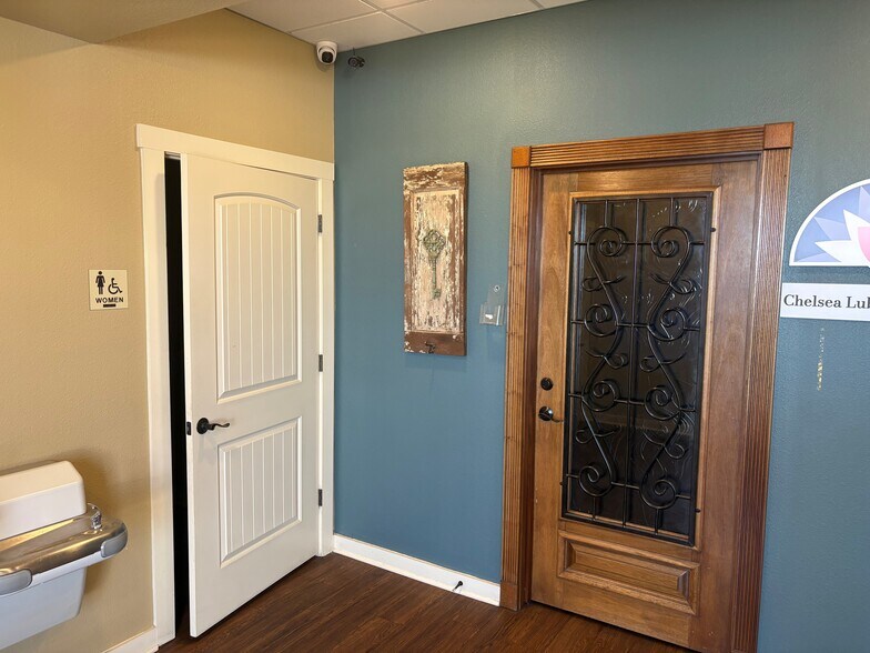 611 W Tx-340-loop, Woodway, TX à louer - Photo du bâtiment - Image 3 de 8