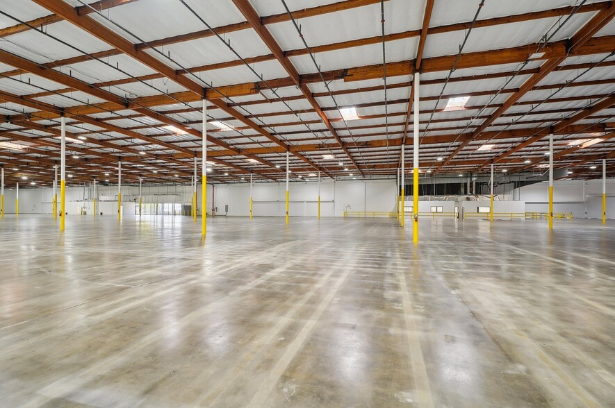 14647-14667 Northam St, La Mirada, CA for lease - Building Photo - Image 3 of 13