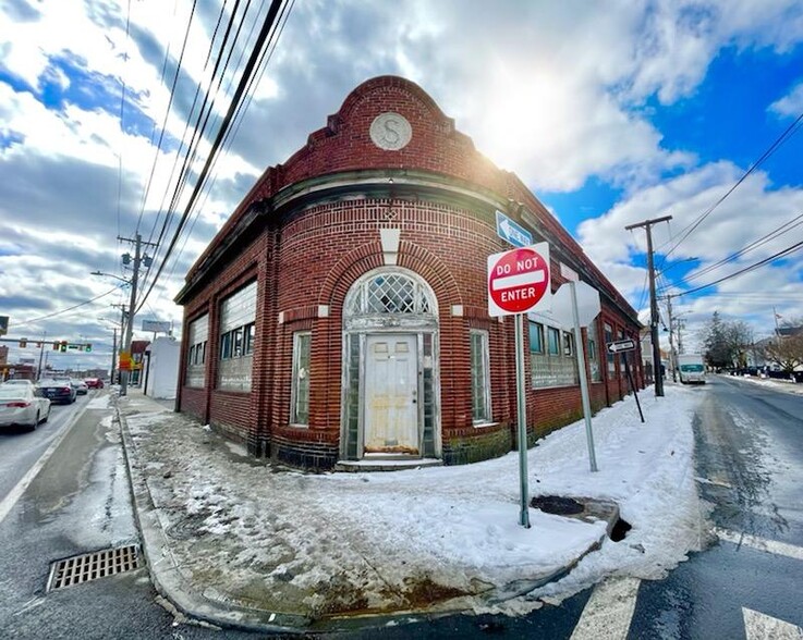 464 Broad St, Central Falls, RI à vendre - Photo du bâtiment - Image 1 de 1