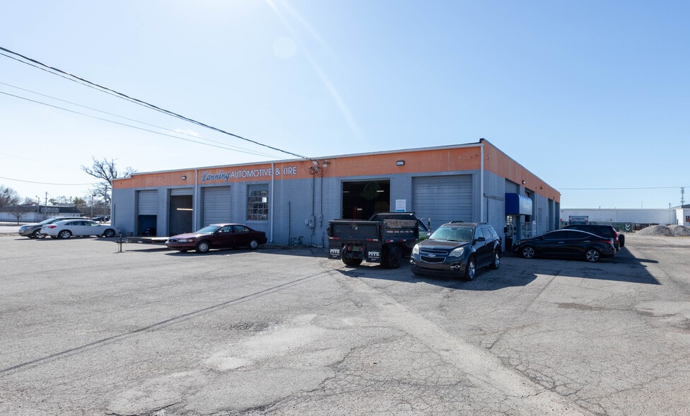 2660 Hawcreek Blvd, Columbus, IN à vendre - Photo du bâtiment - Image 2 de 19