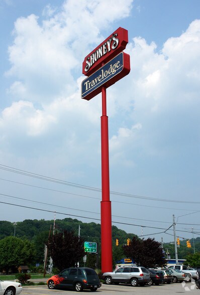 1007 Dunbar Ave, Dunbar, WV à vendre - Photo du bâtiment - Image 2 de 27