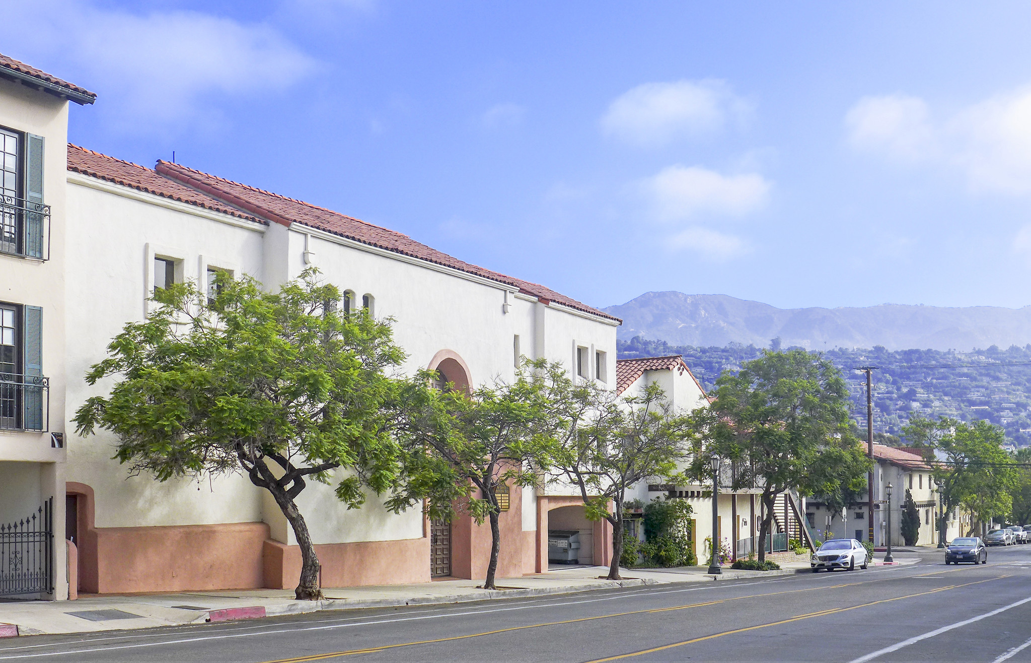 225 E Carrillo St, Santa Barbara, CA à vendre Photo du bâtiment- Image 1 de 1