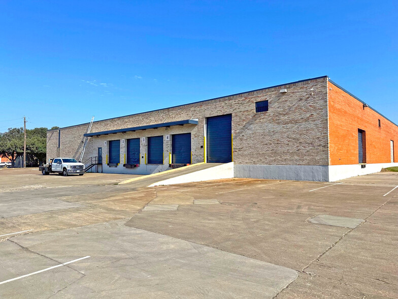 1208 Viceroy Dr, Dallas, TX for lease - Building Photo - Image 2 of 11