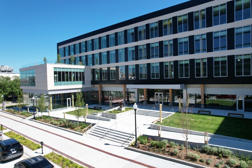 1501 Mike Fahey St, Omaha, NE à louer - Photo du bâtiment - Image 3 de 6