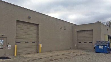 3151-3181 Ridgeway Ct, Commerce Township, MI for lease Building Photo- Image 2 of 8