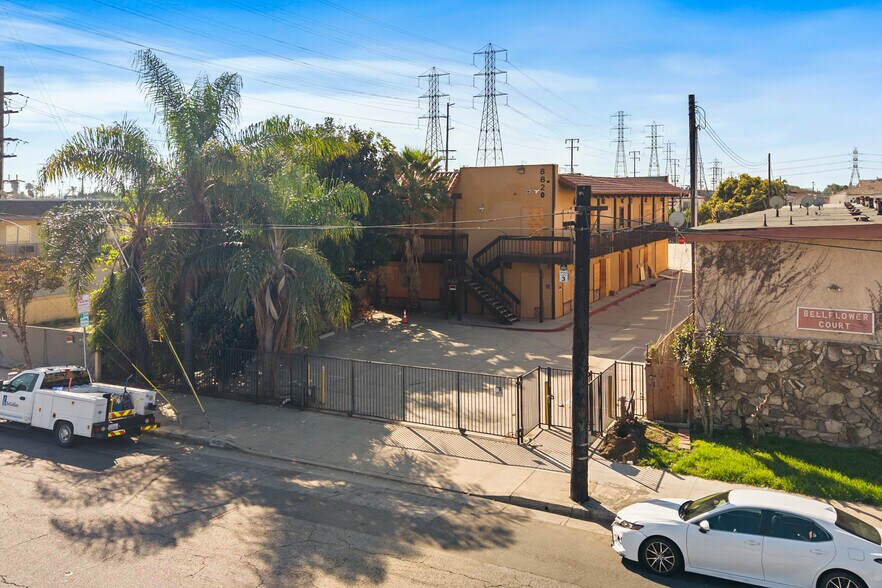 8820 Artesia Blvd, Bellflower, CA à vendre - Photo du bâtiment - Image 3 de 13