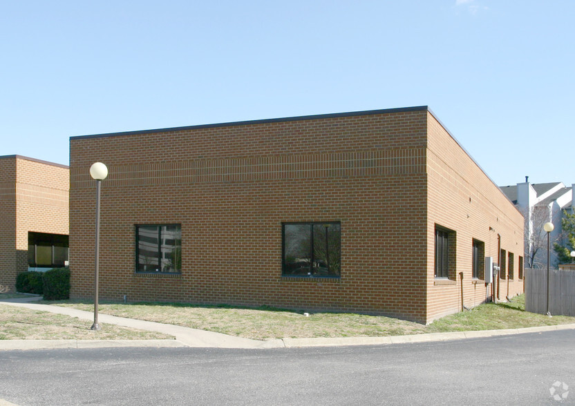 1015 Eden Way N, Chesapeake, VA for lease - Building Photo - Image 2 of 6