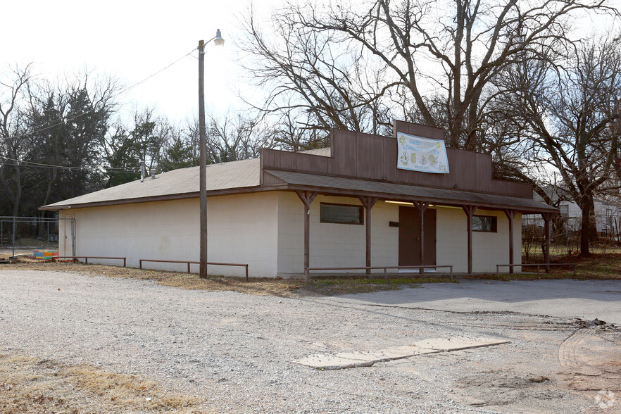 1111 W Choctaw Ave, Chickasha, OK for sale - Primary Photo - Image 1 of 1