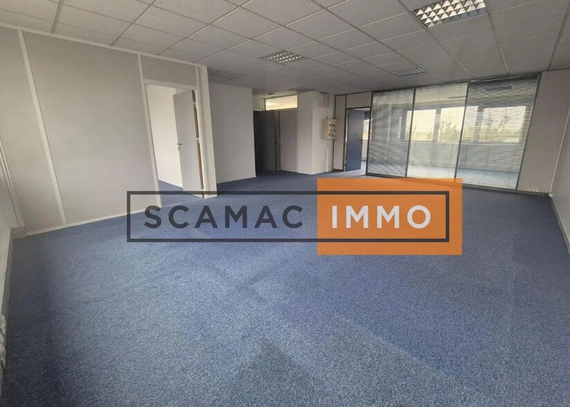 Office in Mitry-Mory for lease - Interior Photo - Image 2 of 6