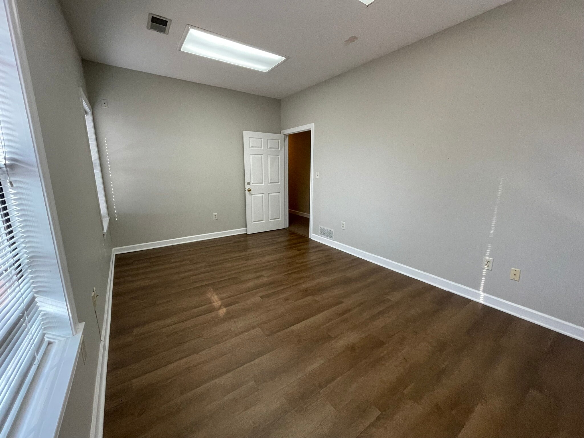 1200 Sycamore View Rd, Memphis, TN for lease Interior Photo- Image 1 of 2