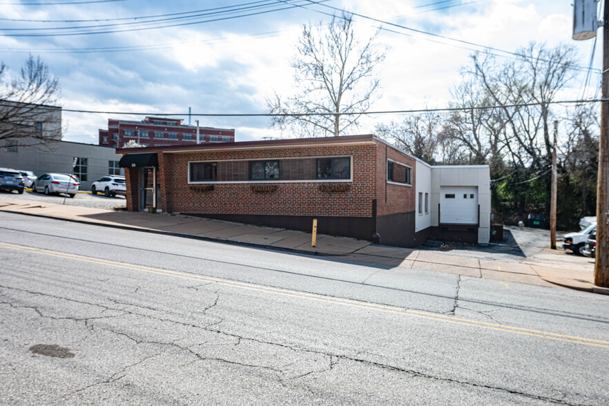 69 N Gore Ave, Webster Groves, MO for sale - Building Photo - Image 1 of 1