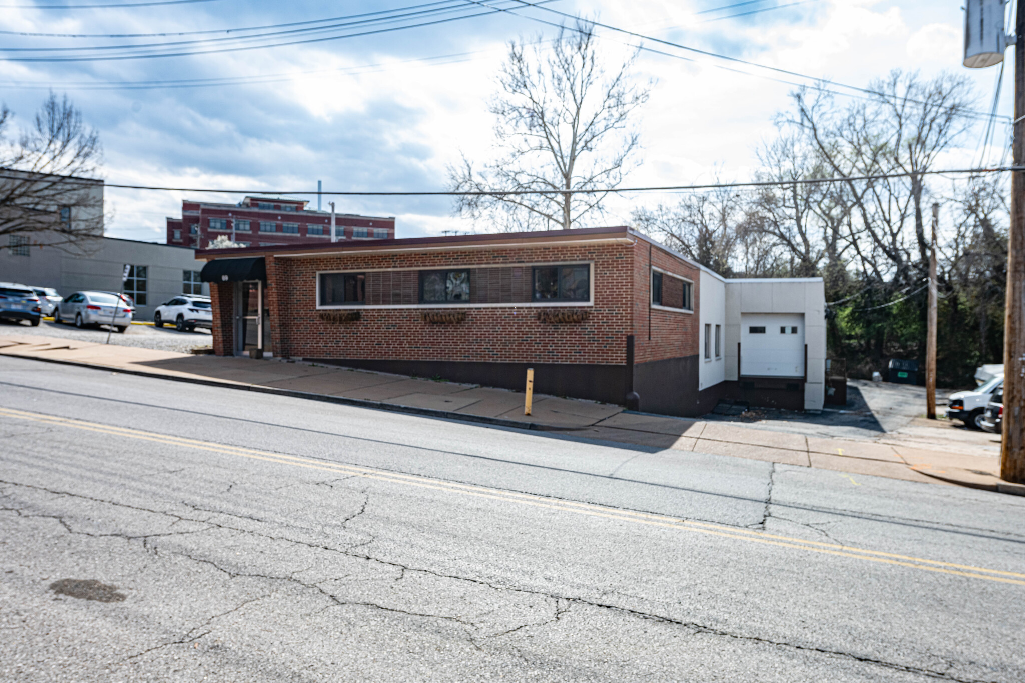 69 N Gore Ave, Webster Groves, MO à vendre Photo du bâtiment- Image 1 de 1