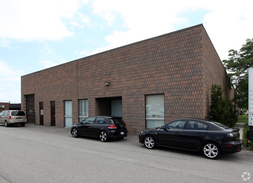 185 Carlingview Dr, Toronto, ON à louer - Photo du bâtiment - Image 2 de 3