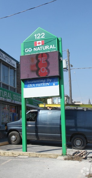 122-124 N Simcoe St, Oshawa, ON for lease - Building Photo - Image 2 of 5