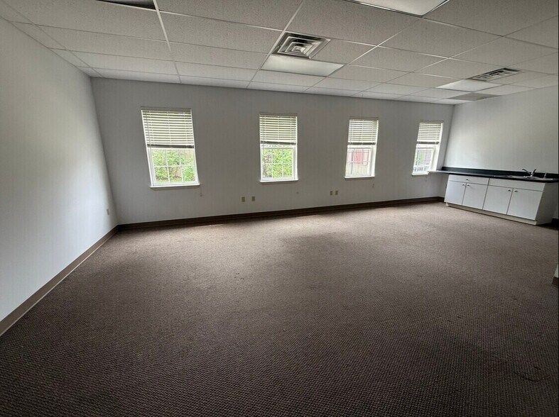 5010 Gateway Dr, Medina, OH à louer - Photo du bâtiment - Image 1 de 6