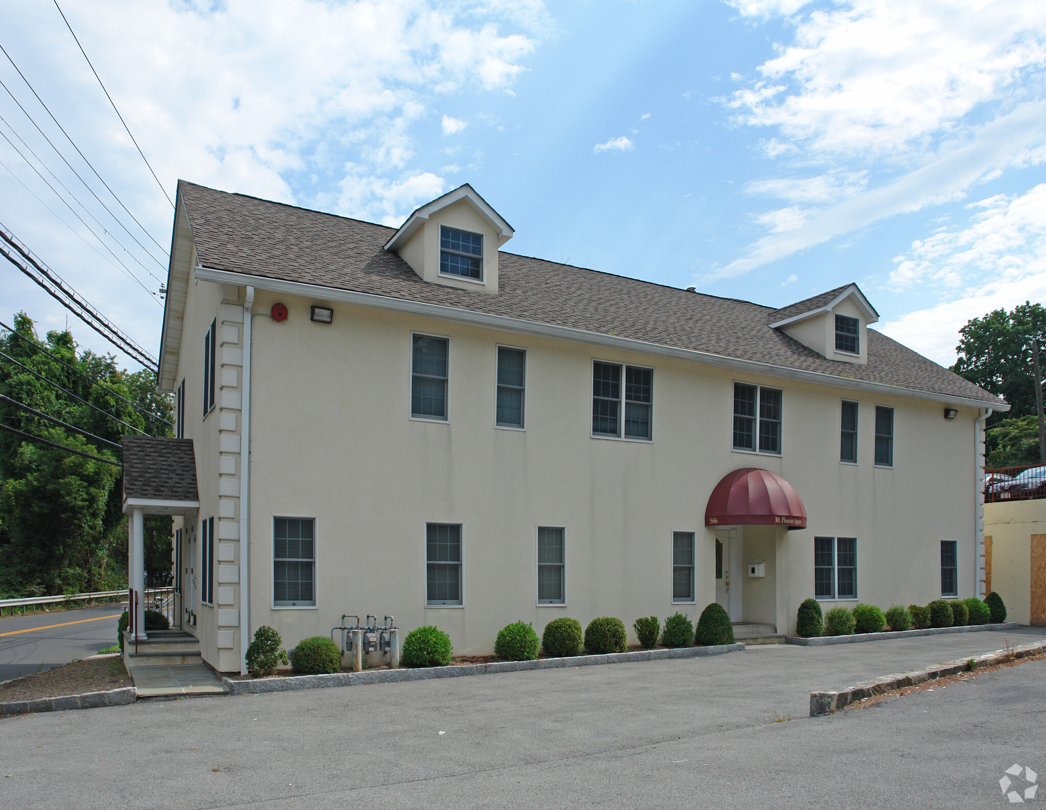 586 Commerce St, Thornwood, NY for sale Primary Photo- Image 1 of 1