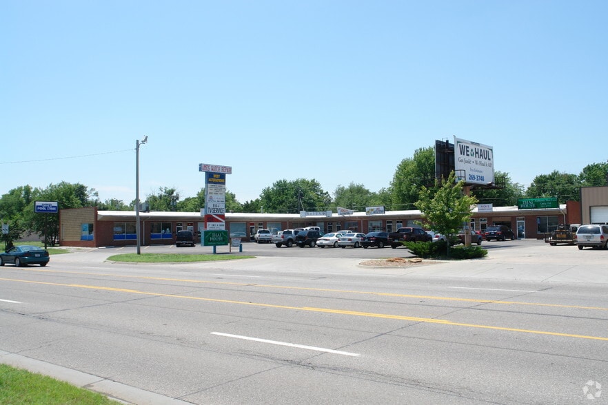 915-969 N West St, Wichita, KS for lease - Primary Photo - Image 1 of 3