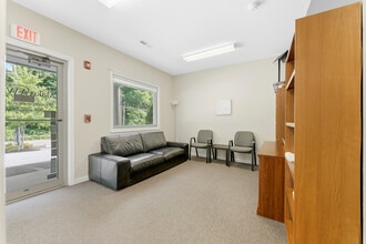 913-921 Canyon Rd, Morgantown, WV for lease Interior Photo- Image 2 of 9