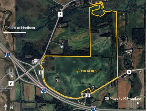 906 County Rd, Oconomowoc, WI à vendre Aérien- Image 1 de 3