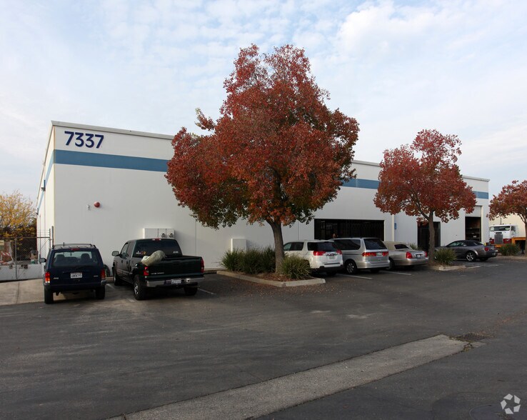7337 Roseville Rd, Sacramento, CA for sale - Primary Photo - Image 1 of 5