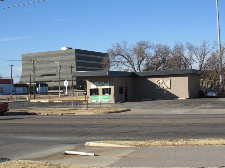 4435 NW 63rd St, Oklahoma City, OK à louer - Photo du bâtiment - Image 2 de 2