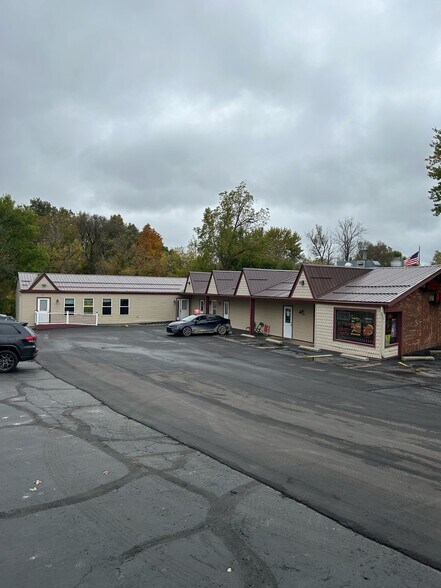 1212 E M-36, Pinckney, MI à louer - Photo du bâtiment - Image 2 de 8