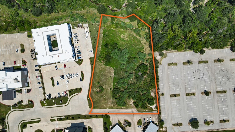 3061 Plaza Centre Court, Bryan, TX for sale - Building Photo - Image 2 of 6