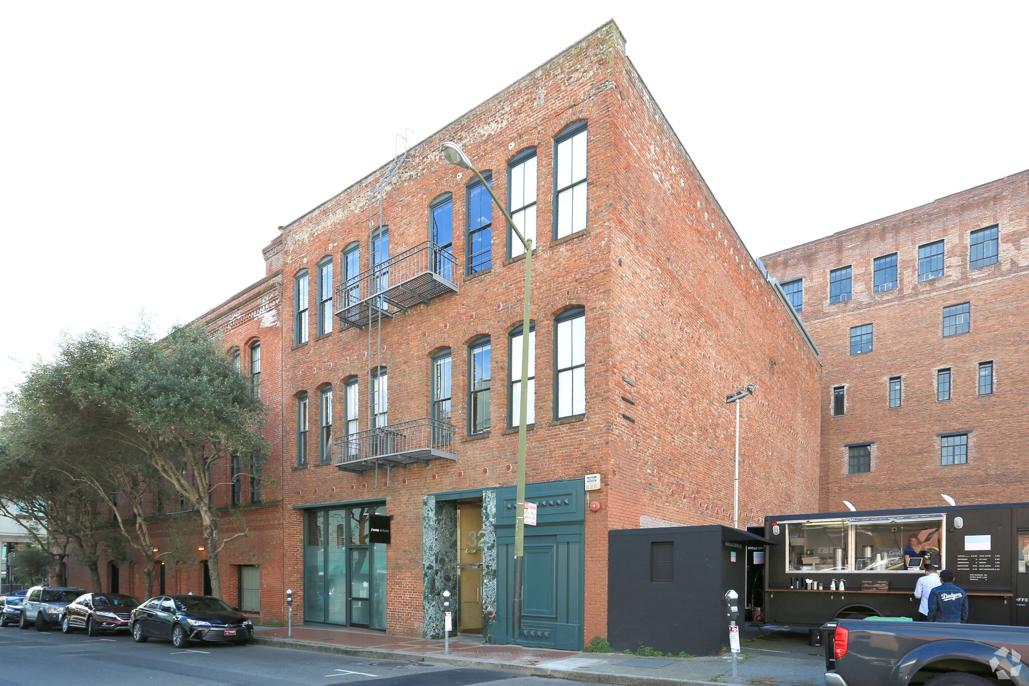323-325 Pacific Ave, San Francisco, CA for lease Building Photo- Image 1 of 4