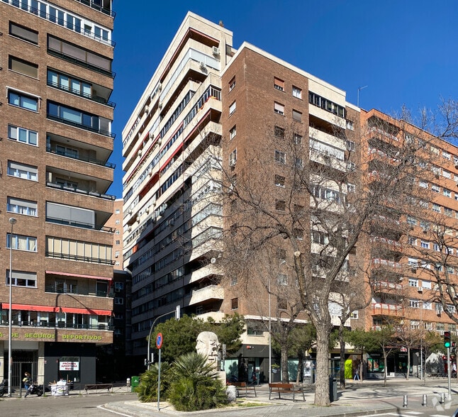 Multifamily in Madrid, Madrid for sale - Building Photo - Image 2 of 2