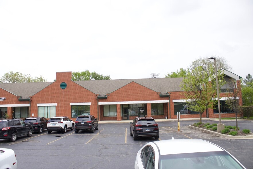 757 McHenry Ave, Crystal Lake, IL for lease - Building Photo - Image 3 of 11