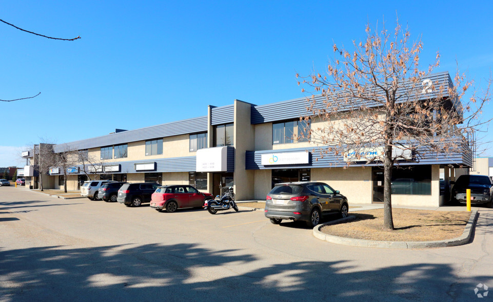 4402-4442 97th St NW, Edmonton, AB for lease - Primary Photo - Image 1 of 3