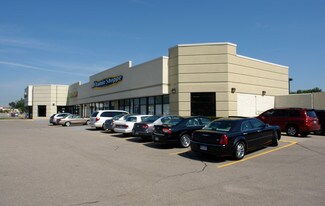 Plus de détails pour 30730-30780 Orchard Lake Rd, Farmington Hills, MI - Commerce de détail à louer