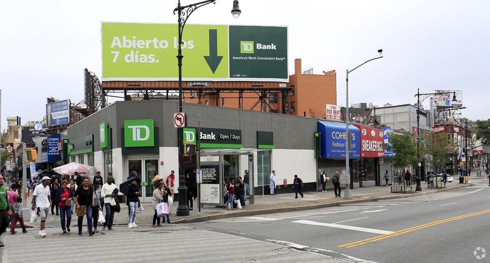 134-148 E Fordham Rd, Bronx, NY for lease - Primary Photo - Image 1 of 5