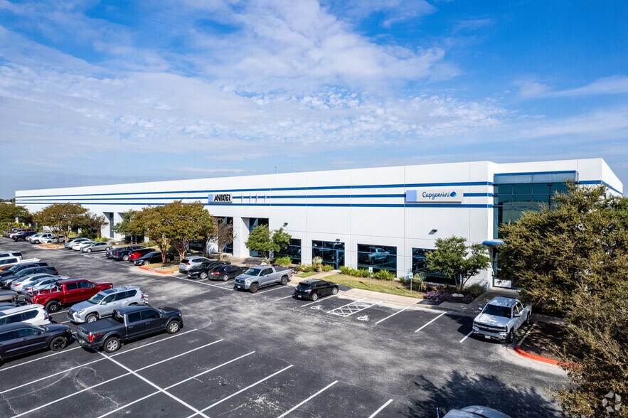 600 Center Ridge Dr, Austin, TX à louer - Photo du bâtiment - Image 3 de 7