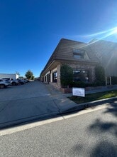 24777-24890 Apple St, Newhall, CA à louer Photo du bâtiment- Image 1 de 5