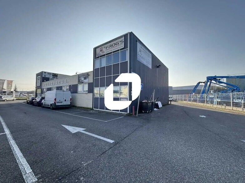 Flex in Villabé for lease - Building Photo - Image 2 of 15