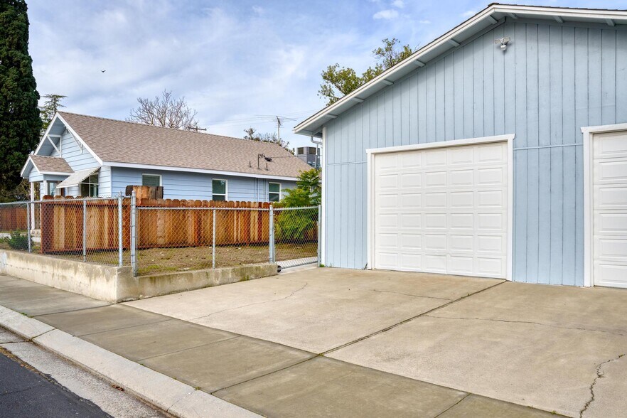 143 Oregon #B st, Ripon, CA à louer - Photo du bâtiment - Image 2 de 9