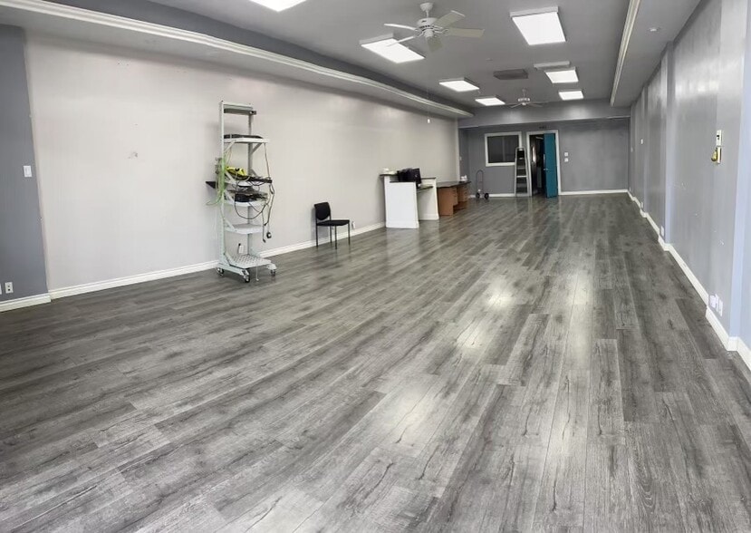 240-250 W Whittier Blvd, La Habra, CA for lease - Interior Photo - Image 2 of 8