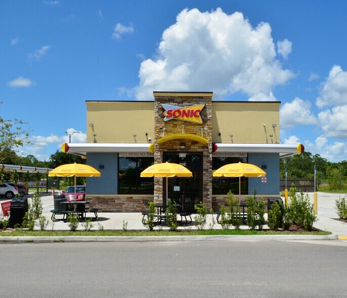 1051 Cypress Pky, Kissimmee, FL à louer - Photo du bâtiment - Image 2 de 6