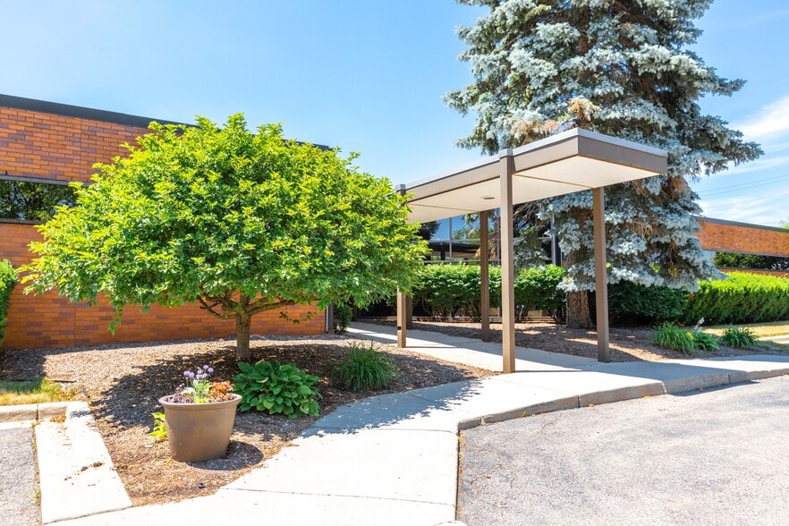 909 W Maple Rd, Clawson, MI for sale - Building Photo - Image 3 of 7