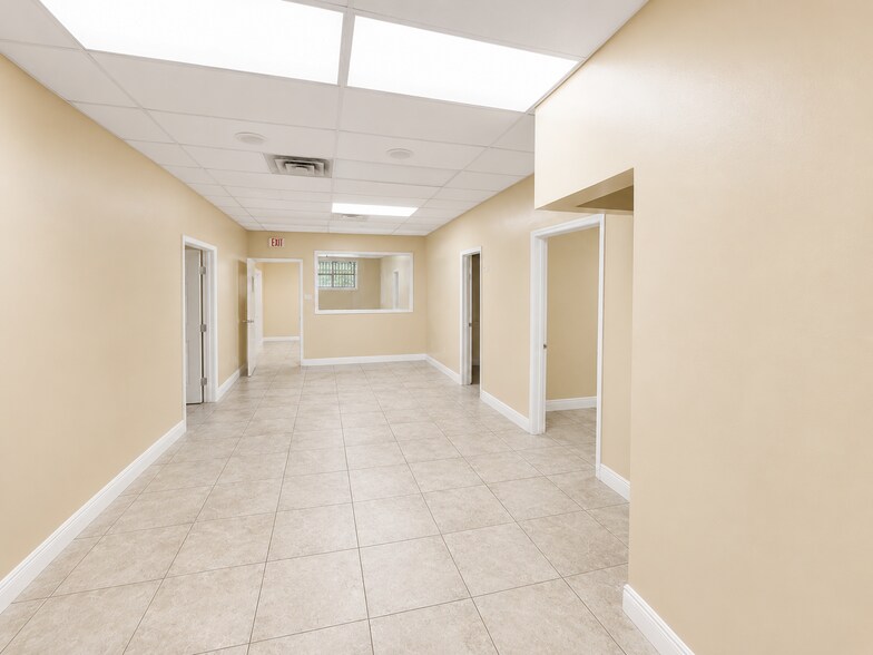 2150 NW 21st St, Miami, FL à louer - Photo du bâtiment - Image 3 de 7
