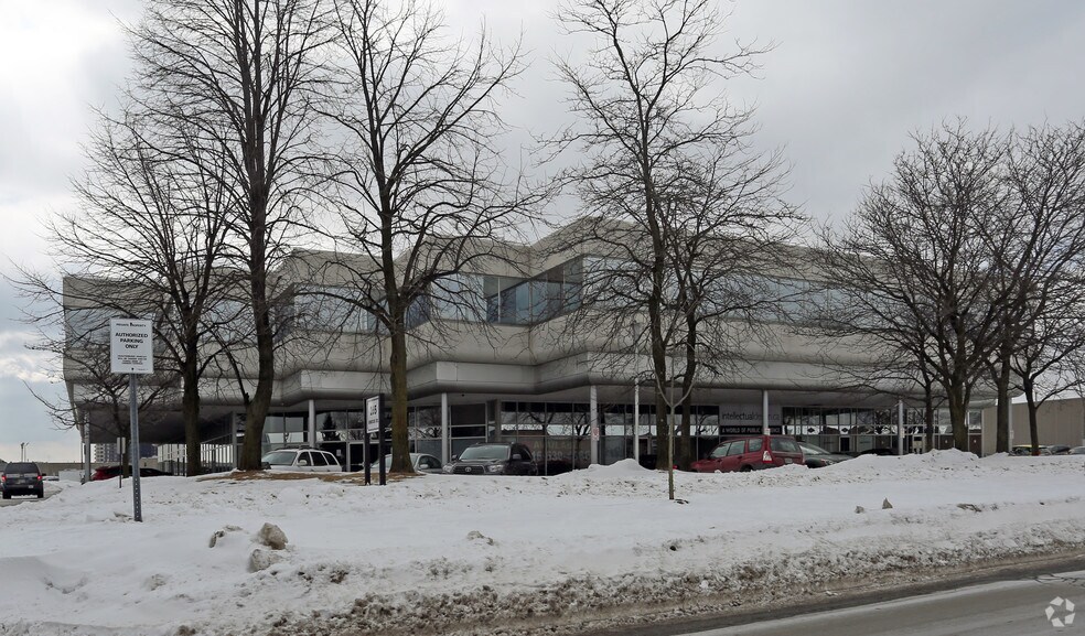 265 Rimrock Rd, Toronto, ON à louer - Photo du bâtiment - Image 2 de 8