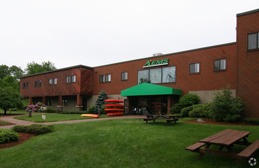 1 Vose Farm Rd, Peterborough, NH à louer - Photo principale - Image 1 de 4