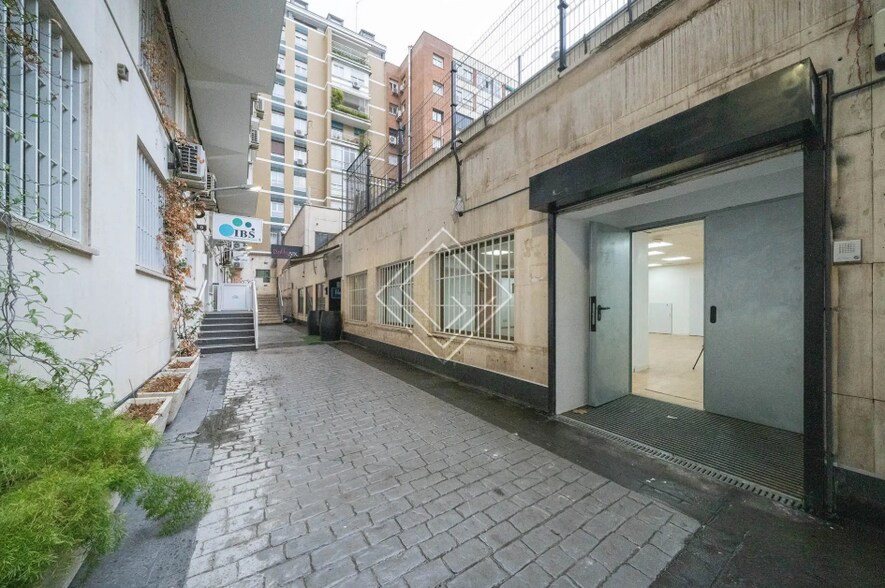 Commerce de détail dans Madrid, Madrid à vendre - Photo du bâtiment - Image 2 de 2