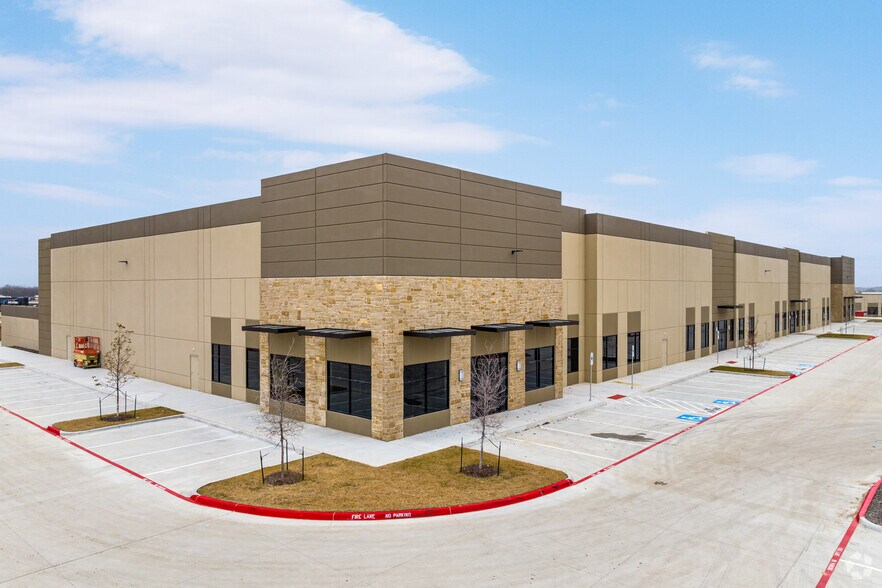 631 Industry Way, Prosper, TX à louer - Photo du bâtiment - Image 3 de 7
