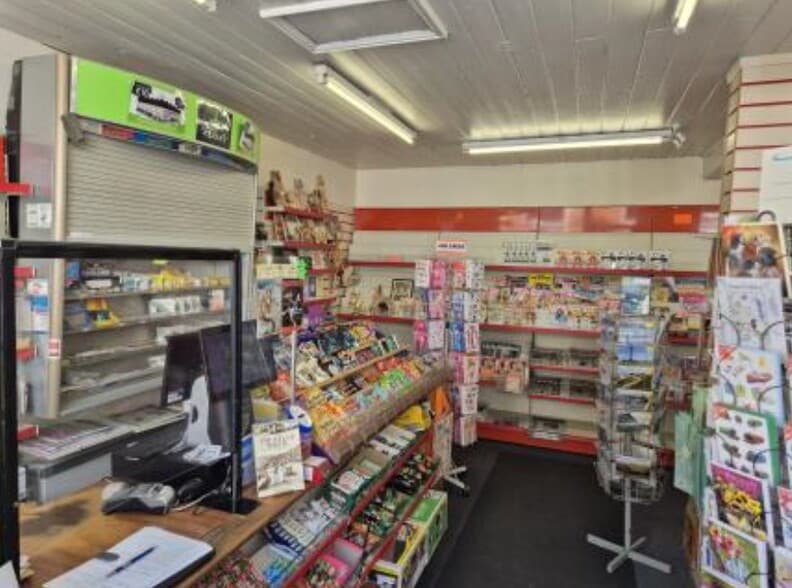 Avenue Rd, Freshwater for sale - Interior Photo - Image 2 of 2